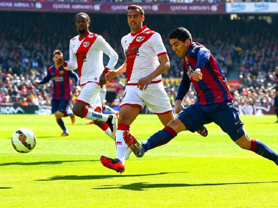 Luis Suárez gets the party going against Rayo Vallecano. (MGoal)