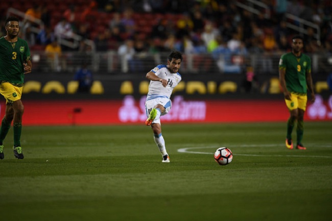 Nico Lodeiro setting up an assist; let's hope for lots of this in the next few months. (Zimbio)